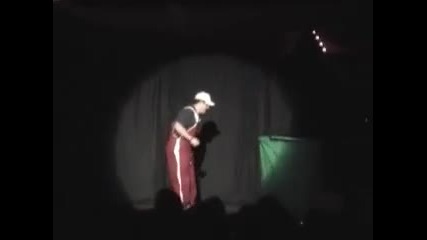 Супер Марио оживя :)