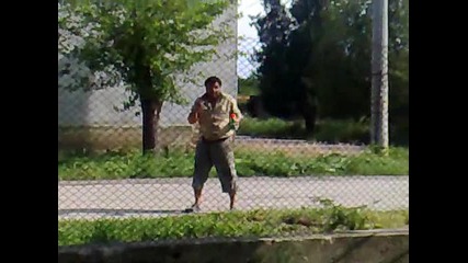 пияница играе на годеж в ясен