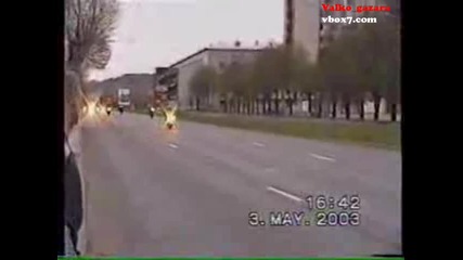 Моторист и полицейска кола