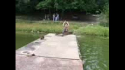 Скок Със Колело В Езерото На Текето Mwb
