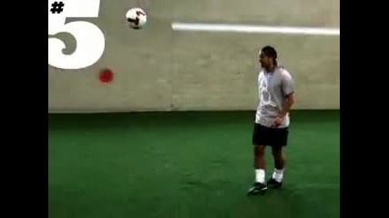 Cristiano Ronaldo freestyle and show some skills 