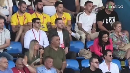 Българската делегация на трибуните на стадиона в Подгорица