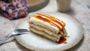 Бисквитена торта с цитрусов крем и карамелен сос | Бон Апети | 24Kitchen Bulgaria