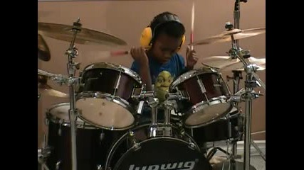 Четири - Годишно Момче Свири System Of A Down - Chop Suey на барабани! 