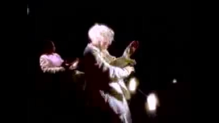 Cyndi Lauper - Who Let In The Rain