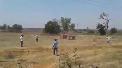 Тракторчето Направо Полудя