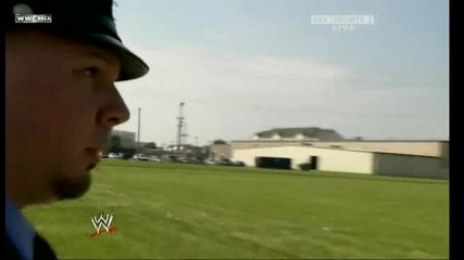 R A W 06/22/09 [смях] Vince закъсва с колата си по път за Raw.