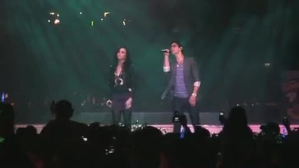 Demi Lovato and Joe Jonas sing Make a Wave (live in Epcot at Walt Disney World) 