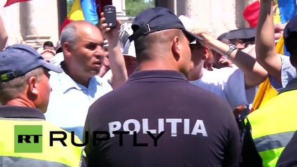 Moldova: Thousands protest in Chisinau over missing $1.5 billion