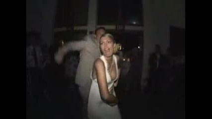 Младоженците Танцуват - Смях