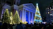 Запалиха светлините на коледната елха в София с шоу пред Народния театър (ВИДЕО+СНИМКИ)