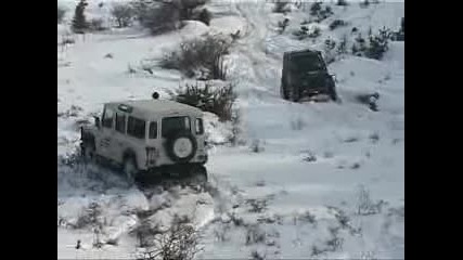Land Rover Defender 110 snow offroad