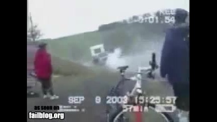 Смях - този автомобил май се нуждае от ремонт!