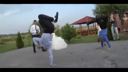 Младоженец изненада ди джей на сватбата си , смях