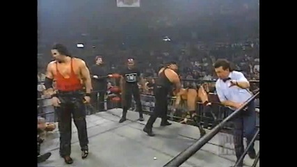Стинг, Гиганта, Лугър и Далас Пейдж срещу The Nwo - Wcw Nitro - 15/04/1997
