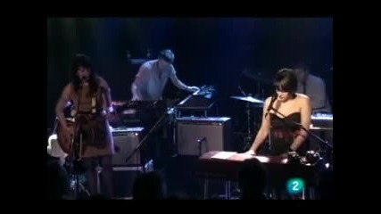 Norah Jones - Even Though - live at Ancienne Belgium 2010 