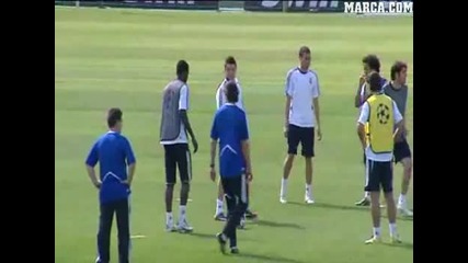 Cristiano Ronaldo - Тренировката за мача с Тотнъм *480p*