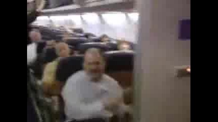 Стюард рапира в самолет :)