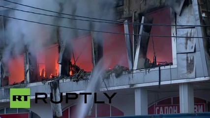 Русия: Пожарникари гасят пожар в мол