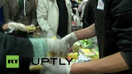 Austria: Jubilant refugees celebrate arrival in Vienna