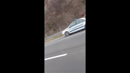 Задържаха нелегални мигранти на "Тракия" (ВИДЕО)