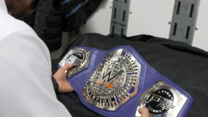 Akira Tozawa receives his custom plates on his new WWE Cruiserweight Championship: WWE.com Exclusive, Aug. 15, 2017