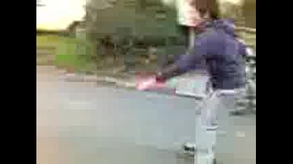 Moмче Се Прибива