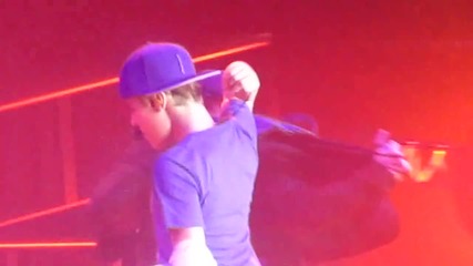 Justin Bieber изпълнява Runaway Love ( 20.03.11 - Манчестър ) 