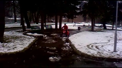 Много малък но много луд