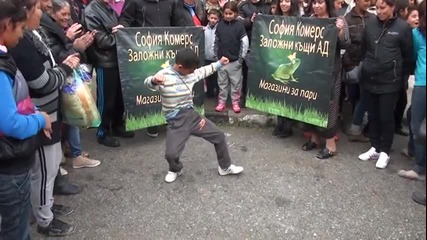 супер сладко дете танцува професионално кючек