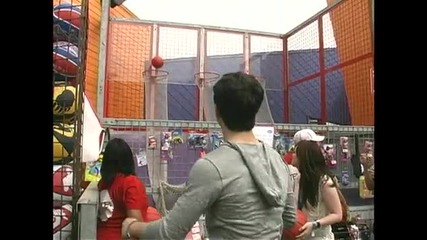 Exclusive Jake T. Austin and David Henrie play Basketball