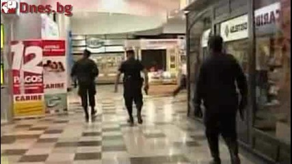 Наркотрафиканти и полиция се стреляха в мол