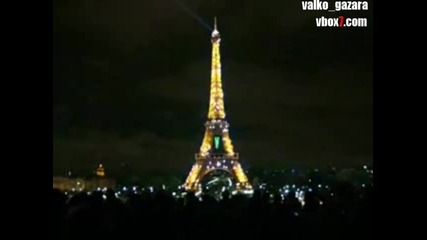 Айфеловата кула през нощта 