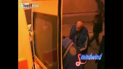 КАК ЛИ СЕ Е УДАРИЛ ТОЯ ?