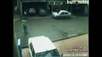 Кола блъска човек - Така е в Паниката !