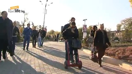 Андрей вози дами с ръчна количка