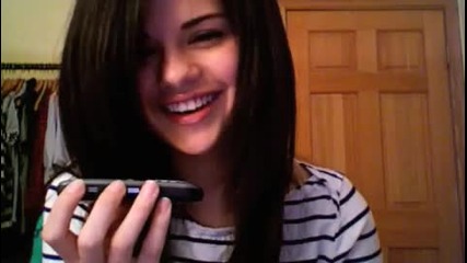 Selena Gomez Се обажда на фенове