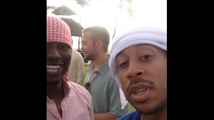 Коуди и Кейлъб Уокър, Тайрийз Гибсън и Лудакрис на снимачната площадка на Бързи и Яростни 7 (2015)