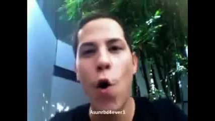 Christian cantando - Bad Romance 