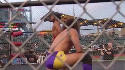 Джей Лидъл срещу Мат Тейвън (мач в клетка)