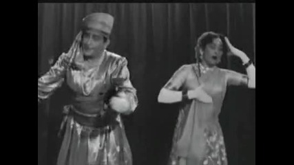 Chori Chori (1956) - Jahan Main Jati Hun arc 