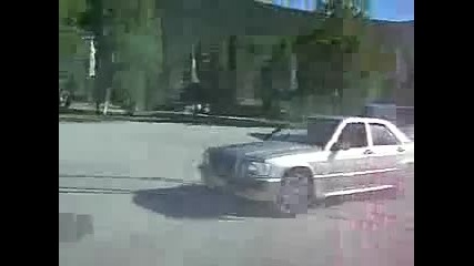 Mercedes 190e Donuts and Burnout 