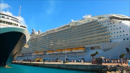 Лайнер Allure Of The Seas At St Thomas