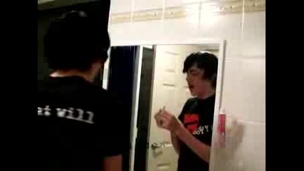 Nekfoy Emo Mom4ee