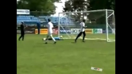 Жозе Моуриньо показва футболни умения