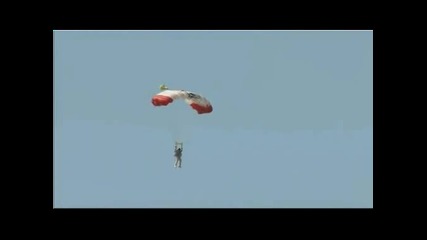 Felix Baumgartner успешно се приземи на Земята !!