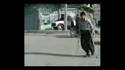 Този се прави на луд за пенсия! Смях 