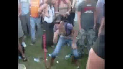 Girl At A Rave!.wmv