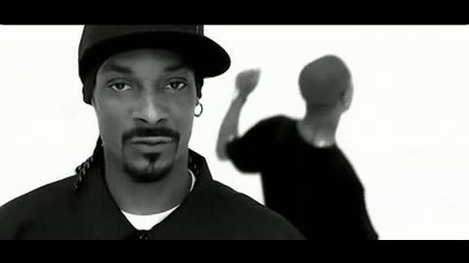 Snoop Dogg featuring Pharrell - Drop It Like It's Hot