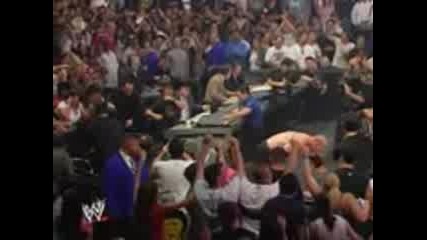 Wwe - Batista And Kane Правят Задушаващо Тръшване На Great Khali 